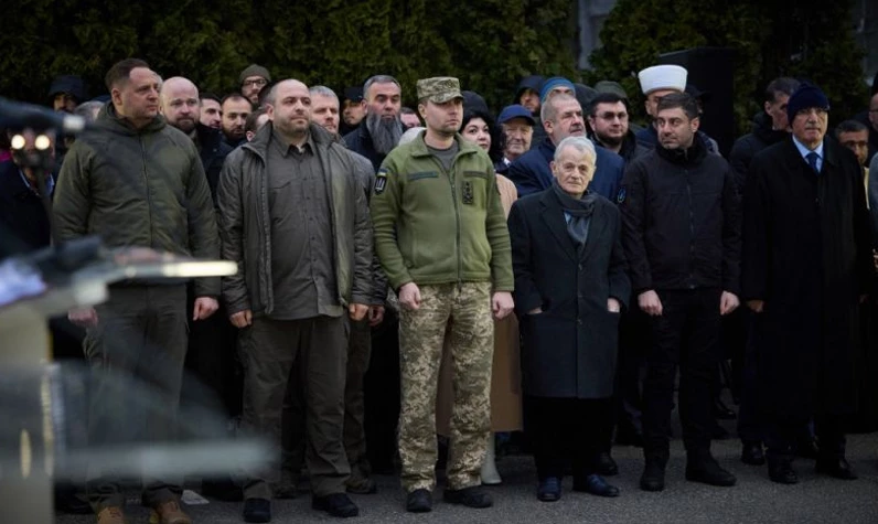 Ukrayna ordusunda iftar programı! Zelenskiy Müslüman askerler ile bir araya geldi: Askerler ilahi söyledi
