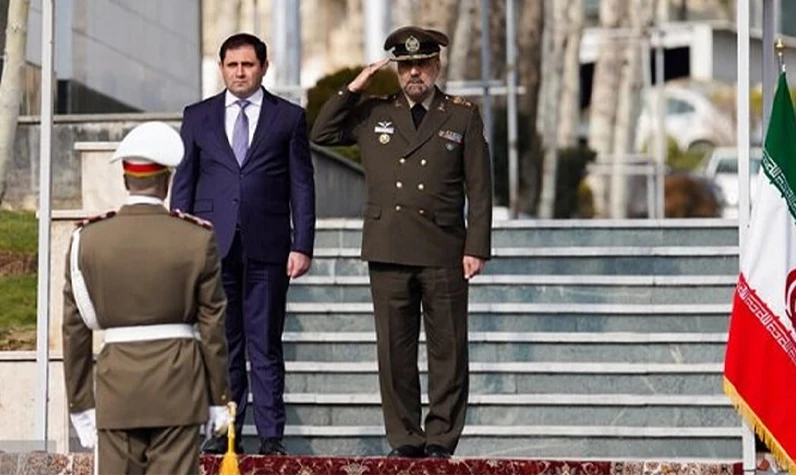 Tahran'da önemli görüşme: İran ve Ermenistan Savunma Bakanları bir araya geldi