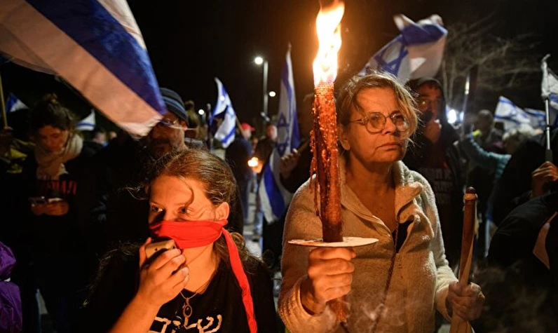 Katil Netanyahu! İsrail sokakları alev alev! Kazan kaldıran Yahudiler katilin evine yürüdü