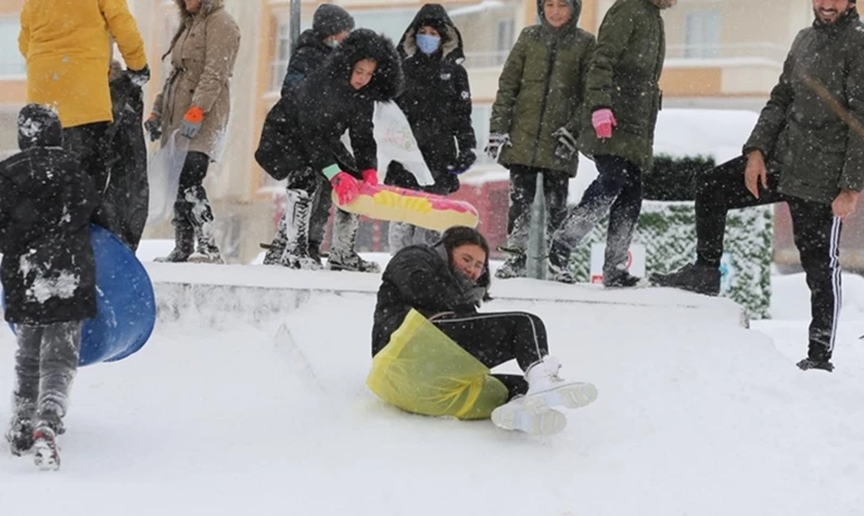 Van'da eğitime kar engeli: Okullar 1 gün tatil edildi