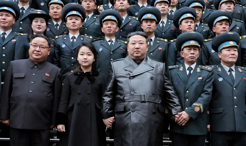Kuzey Kore televizyonunda kot pantolona sansür uygulandı! İlginç yasağın nedeni ise ortaya çıktı!