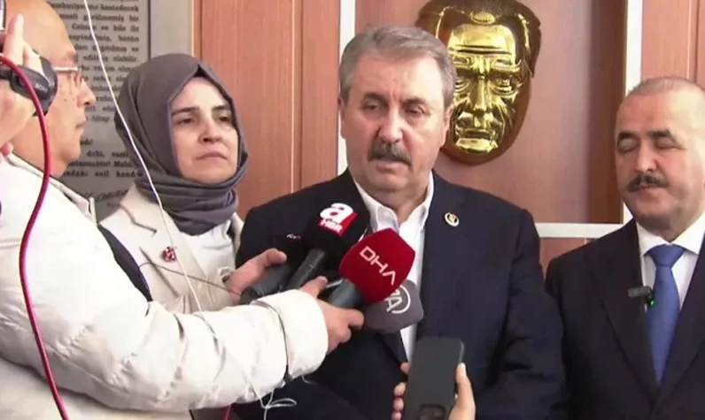 BBP Genel Başkanı Mustafa Destici taburcu edildi! Destici'nin 3 hafta boyunca dizlik kullanacağı açıklandı!