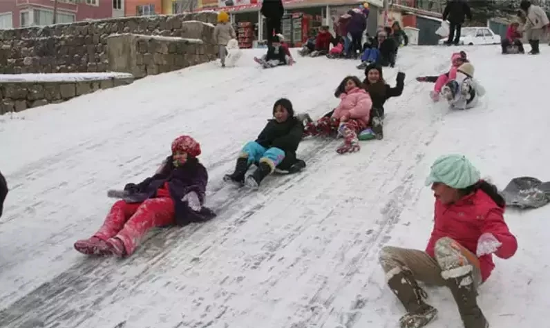 15 Mart Cuma Ardahan okullar tatil mi ilan edildi? Yarın kar tatili var mı? 2024 Ardahan Merkez, Göle, Çıldır, Hanak, Posof'ta okul tatil mi?