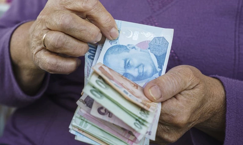 Emekliye bir defaya mahsus 5 bin TL! Cumhurbaşkanı Erdoğan hazırlıklarımız var diyerek duyurdu: Emekli maaşlarına yüzde 50 zam