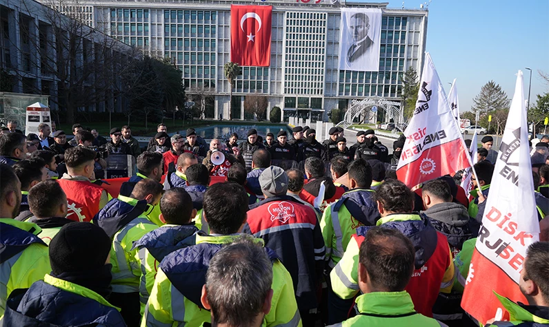 CHP'li Ekrem İmamoğlu işçilerinin hakkına göz koydu! İBB bünyesinde çalışan işçiler 'Maaş zammı' protestosu düzenledi!