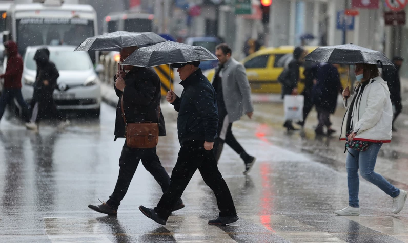 AKOM'dan İstanbul için sağanak uyarısı! Sıcaklık 10 derece birden düşecek