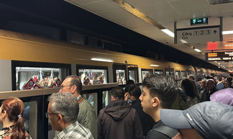 İBB'nin 'teknik arıza var' dediği ulaşım aksamasında gerçek bambaşka çıktı! 50 saati aşan metro arızasında vatandaşlar yolda kaldı!