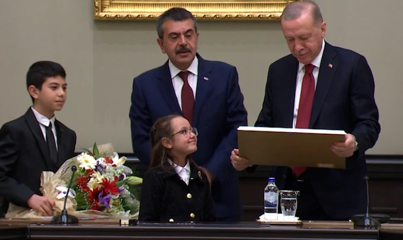 Erdoğan hediyeyi görünce başladı anlatmaya: Telefonumun açılışını Irak Başbakanı gördü ve sordu: ‘Kim bu?’