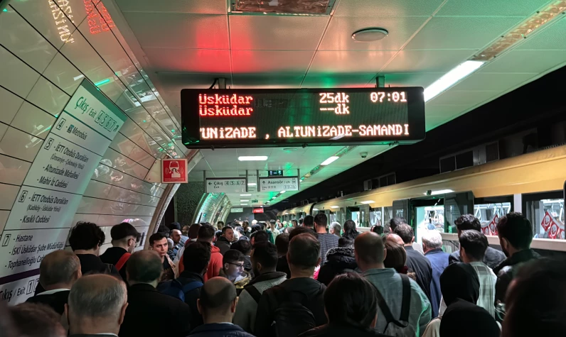 Üsküdar-Samandıra Metrosu'nda teknik arıza! Seferler yapılamadı yolcular isyan etti