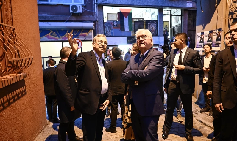 İsrail destekçi Almanya Cumhurbaşkanı Steinmeier'e İstanbul'da protesto şoku: Gazze'deki katliamı durdurun