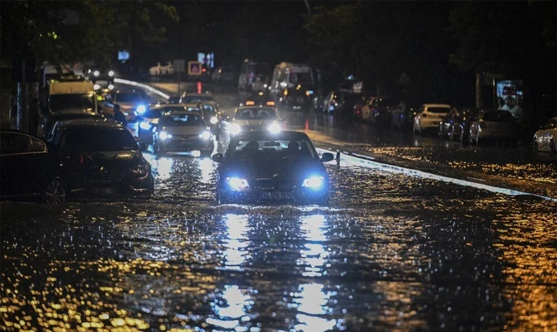 Ankara'da sağanak etkili oluyor: Sıhhiye Köprüsü sular altında kaldı, Elmadağ-Kırıkkale yönü ulaşıma kapandı
