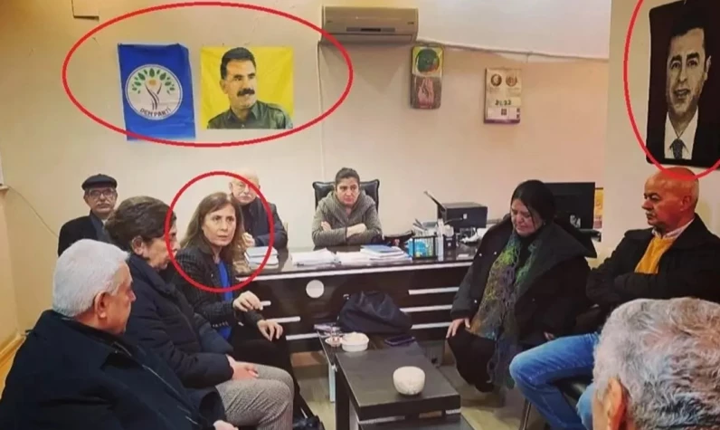 Kirli ittifak bir kez daha ifşa oldu! CHP'li başkan Oya Tekin Öcalan'ın fotoğrafının altında DEM'lenmiş