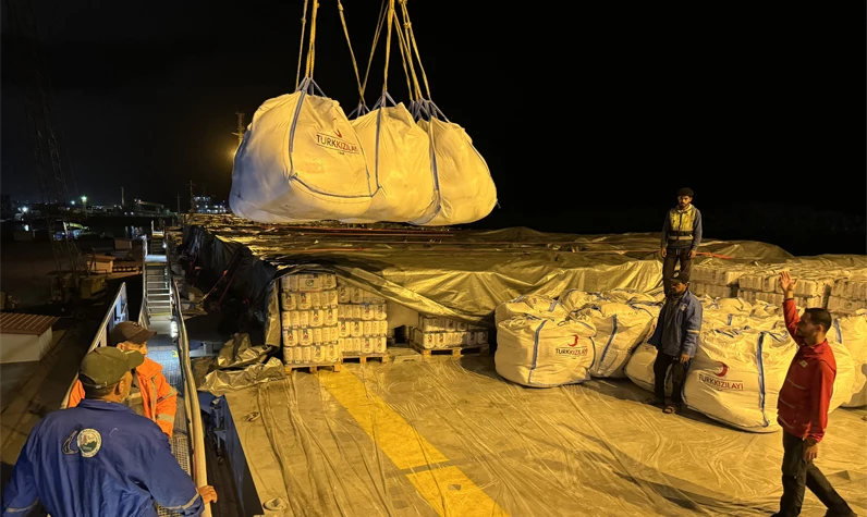 Türkiye'nin Gazze'ye gönderdiği yardımlar Mısır'ın El-Ariş Limanı'na indiriliyor