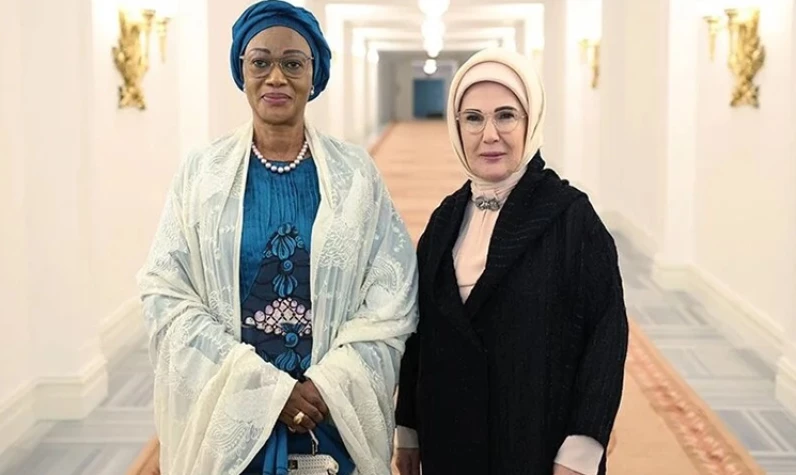 Emine Erdoğan'dan kritik görüşme! Nijerya Devlet Başkanı'nın eşi Oluremi Tuinubi ile kadın istihdamına yönelik görüşmeler gerçekleştirildi!