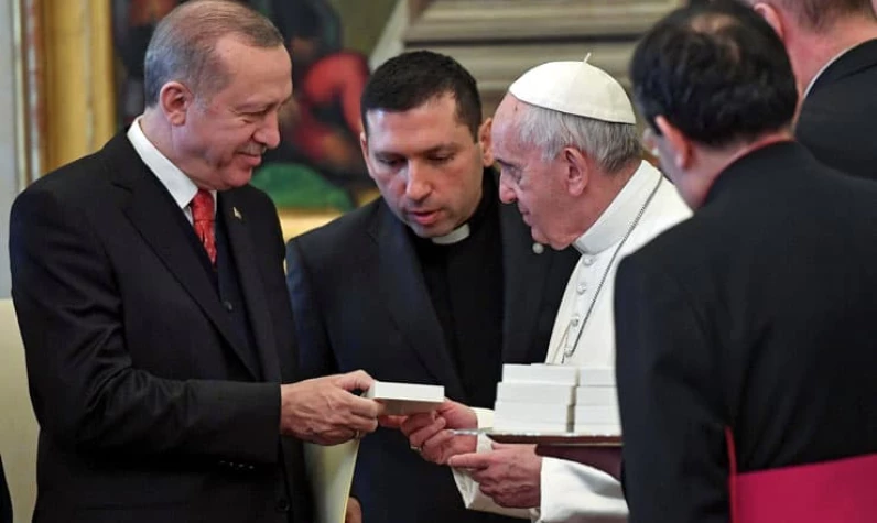 Papa Franciscus'tan Erdoğan'a dünya barışına yaptıkları için teşekkür!