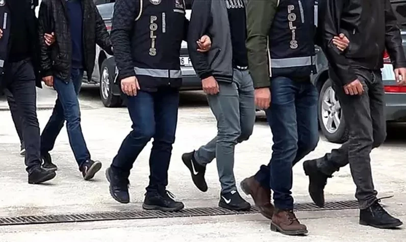 FETÖ'yle mücadele devam ediyor: İzmir'de 18 kişi tutuklandı