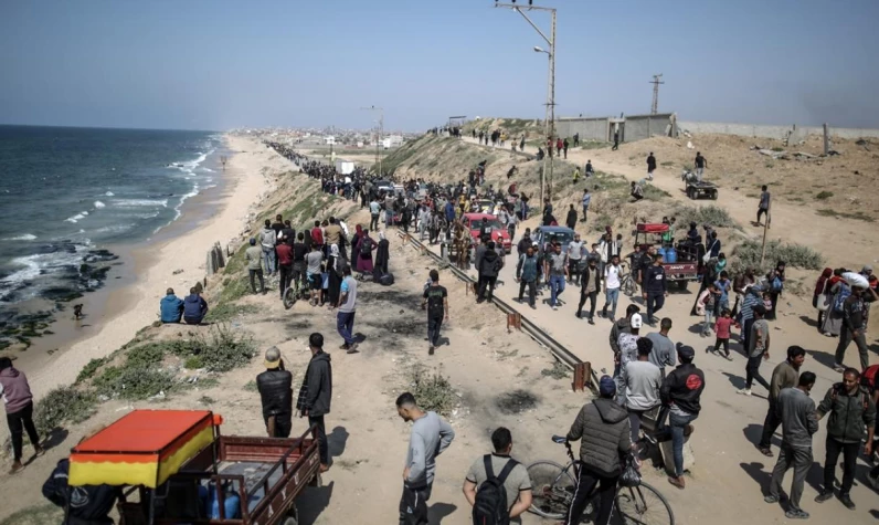 Umuda yolculuk! Gazze'nin kuzeyine dönmek isteyen Filistinliler sahil bölgesinde toplandı