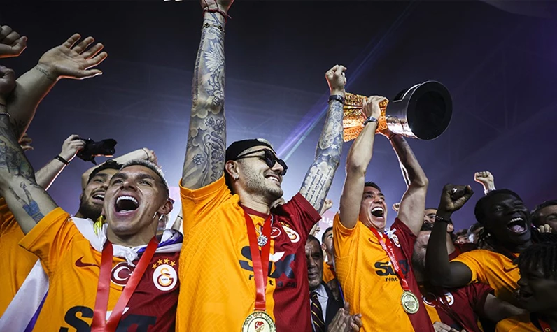 Galatasaray dünya tarihine geçti! Süper Kupa ile büyük bir başarıya imza attı