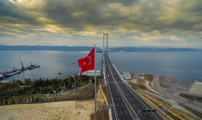 Bakan Uraloğlu duyurdu: Osmangazi Köprüsü'nde tüm zamanların rekoru kırıldı!