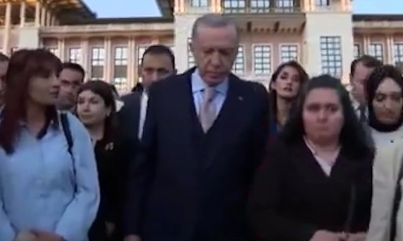 Cumhurbaşkanı Erdoğan Külliye'de muhabirleri ağırladı