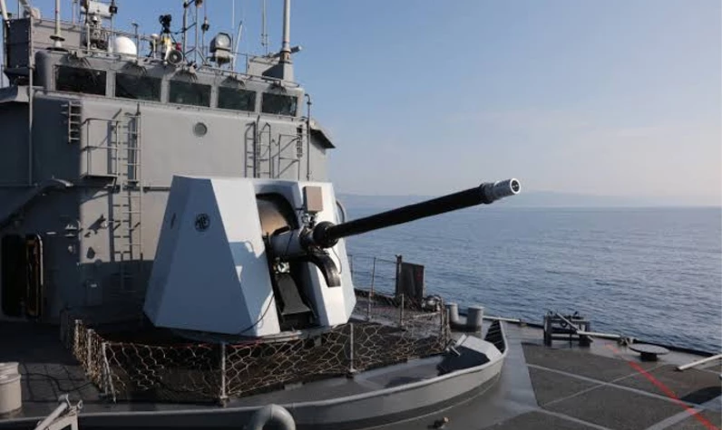 MKE üretimi 76/62 mm Milli Deniz Topu'nun ilk ünitesi TCG AKHİSAR'a monte edildi: Artık deniz testlerine hazır!