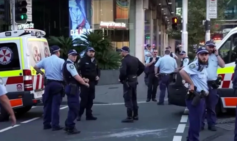 Avustralya'da AVM'de bıçaklı saldırı! Sidney'de yüzlerce kişi tahliye edildi! Çok sayıda ölü ve yaralılar var