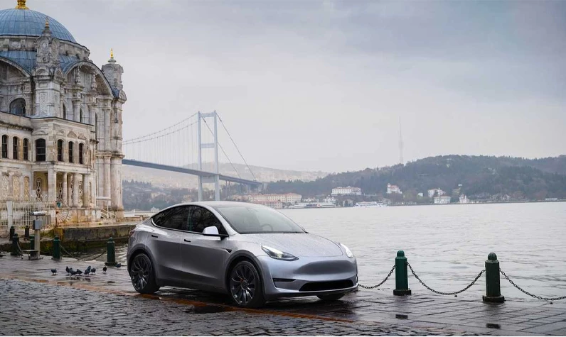 Tesla indirim haberini duyurdu: Elektrikli otomobil devi için sıraya girdiler!