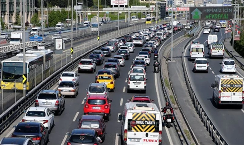 Tatil bitti, trafik çilesi başladı! İstanbullu Pazartesi trafiğine gözünü açtı!