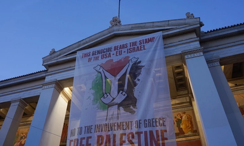 Yunanistan'da bakanlık çalışanlarından İsrail soykırımına tepki: Bakanlık binasına Filistin bayrağı astılar