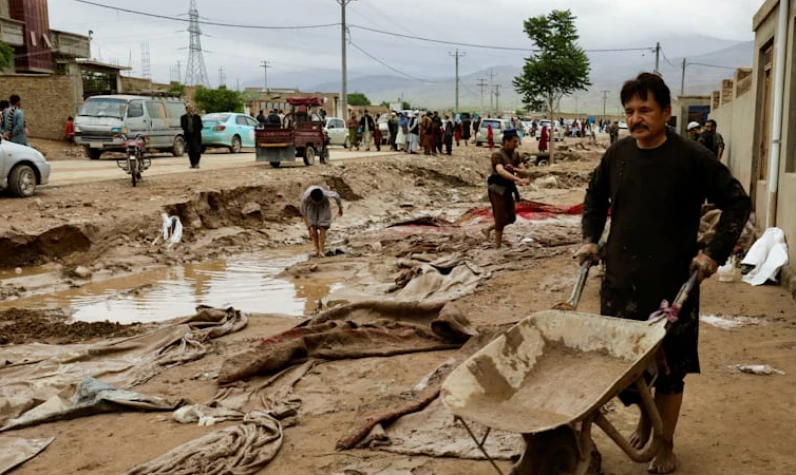 Afganistan'da insani yıkım: Sel suları 300'den fazla kişiyi hayattan kopardı