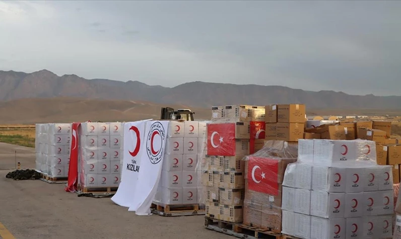 Türkiye, Afganistan'daki selzedeleri yalnız bırakmadı: 24 tonluk insani yardım Mezar-ı Şerif Havaalanı'na indi