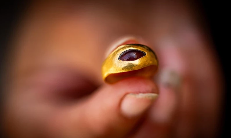 2.300 yıllık çocuk yüzüğü tüyleri diken diken etti: Tarihe ışık tutacak keşif