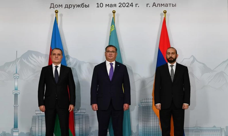 İki ay sonra yeniden: Azerbaycan ve Ermenistan dışişleri bakanları barış anlaşması için bir araya geldi