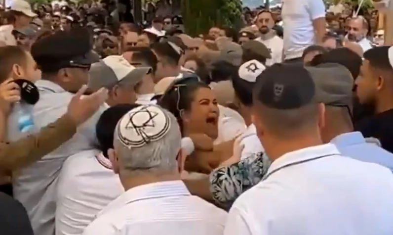 İsrail'de kaos! Bakanlar mezarlıkta yuhalandı