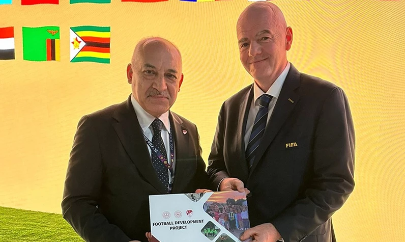 FIFA Başkanı Infantino'dan Mehmet Büyükekşi'nin projesine destek