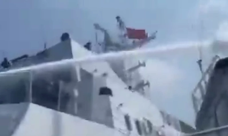 Çin Denizi'nde gerilim yükseldi! Filipin gemisine tazyikli su