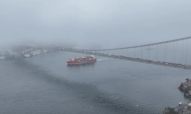 İstanbul Boğazı'nda büyük tehlike: Gemi trafiği askıya alındı