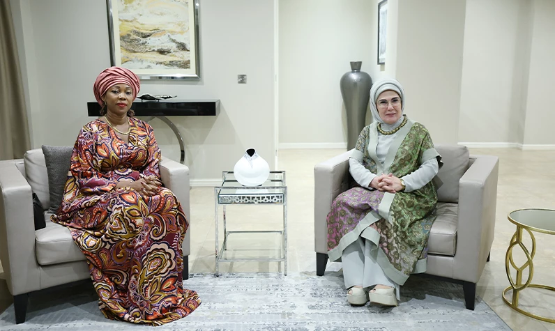 'Afrika'nın ilham aldığı tek 'first lady' dedi! Emine Erdoğan Sierra Leone Cumhurbaşkanı'nın eşiyle ikili görüşme gerçekleştirdi!