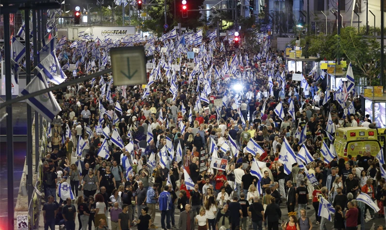 İsrailliler yine meydanlarda: Netanyahu'nun istifasını istediler, polisle çatıştılar