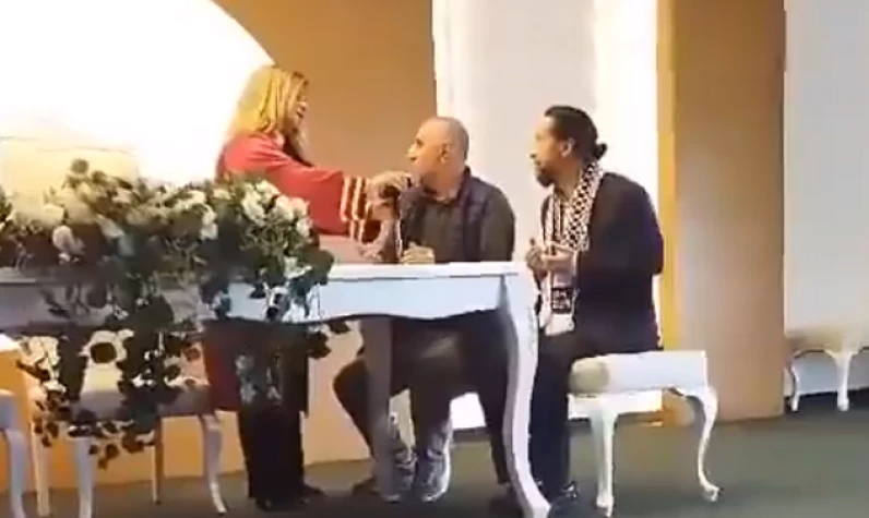 28 Şubat zihniyeti hala sahnede! İzmir Karşıyaka'da nikah töreninde dua hazımsızlığı: Mikrofon ellerinden alındı!