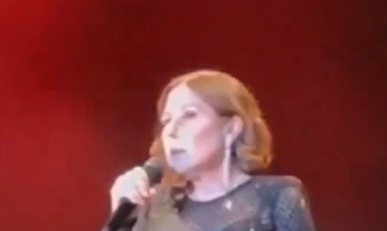 Şarkıcı Nilüfer transparan elbisesiyle sahneye çıktı! Sözleri olay yarattı!