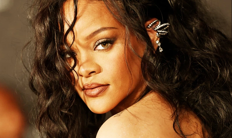 Rihanna yaşlandığını anladı! Olay yaratan çıplaklık açıklaması