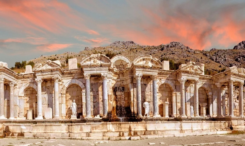 Roma kapısından sular akıyor! Türkiye'deki antik şehir böyle görüntülendi