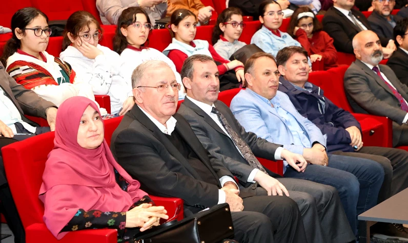 Sultanbeyli'de Siyer-i Nebi programı gerçekleştirildi: Mehmet Akif İnan'ın Mescid-i Aksa şiiri izleyenleri duygulandırdı