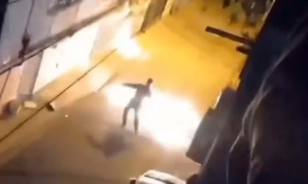 Eşinin sığındığı baba evine molotof attı