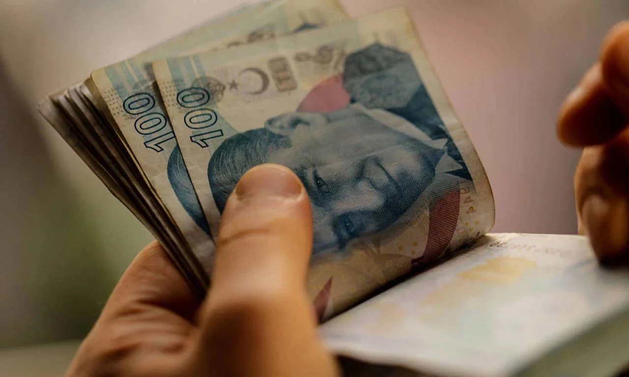 'Yüzde 5 ilave zam' diyerek net rakamı verdi! Emekliye yeni yılda rekor zam kapıda