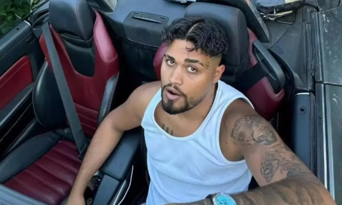 Yeni arabası göz kamaştırdı! Lvbel C5 servet harcadı: 50 milyon TL'lik aracı dudak uçuklattı! 