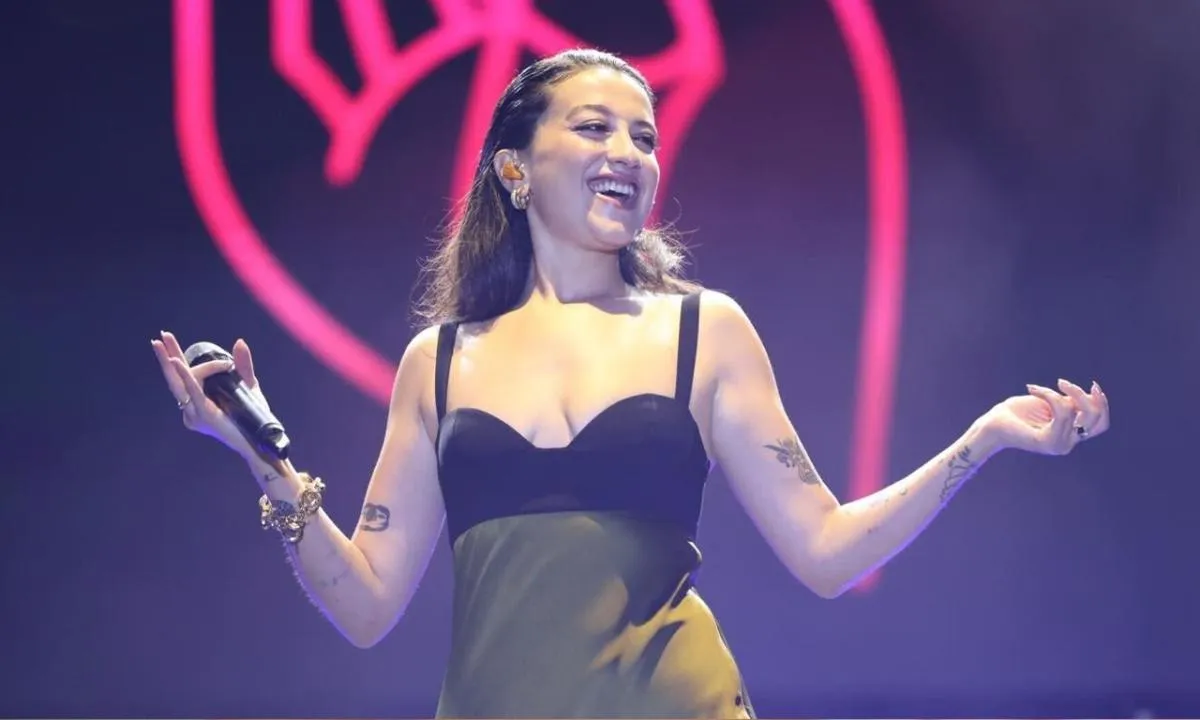 Konser öncesi üzücü haber! Seyircilerle dertleşti: Kardeşi hastaneye kaldırıldı! 