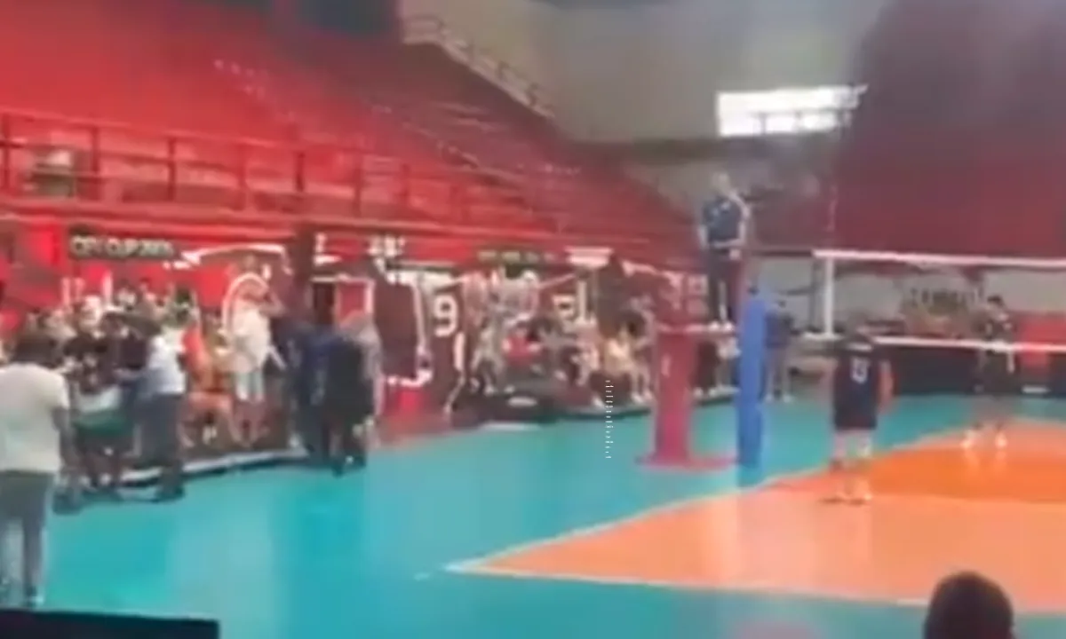 Yunanistan'da İsrail işgali spor salonunda: Filistin bayrağı açanlara sert müdahale!