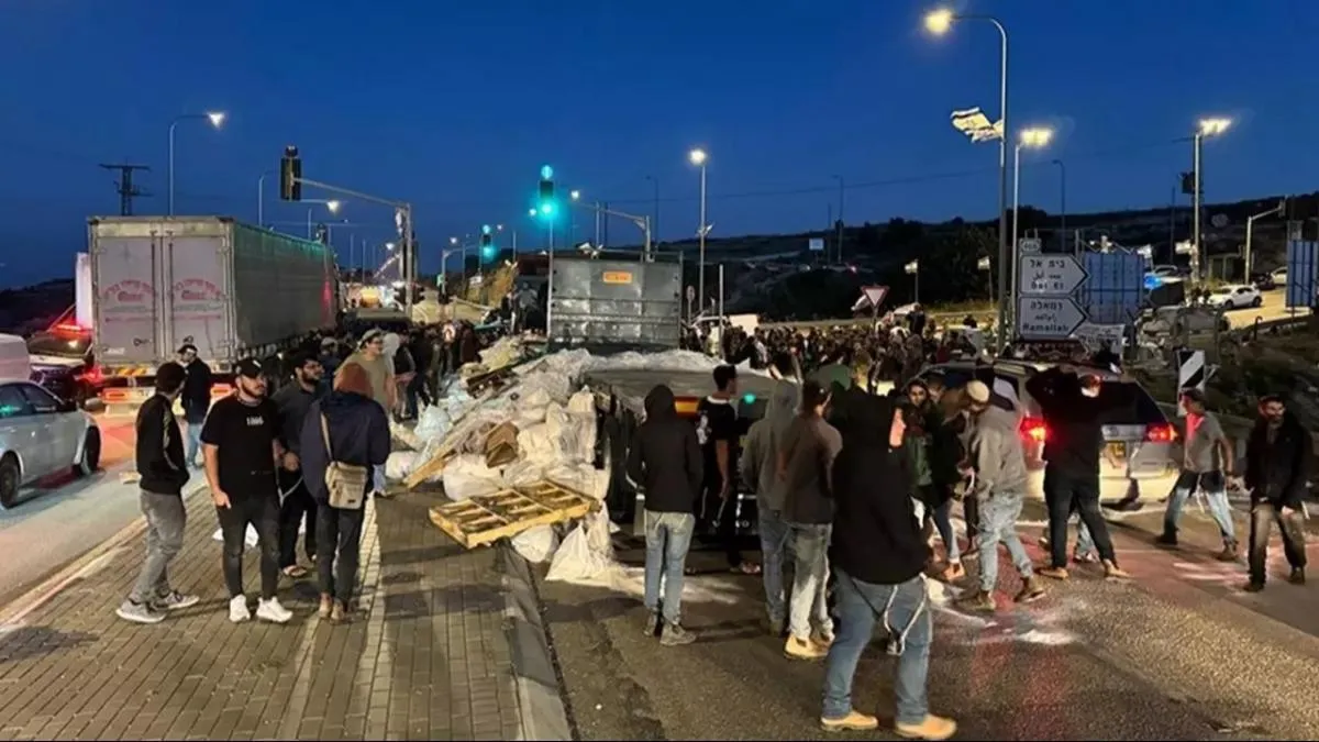 İsrail’den utanç verici oyun: Yardım tırlarını yağmalattı!